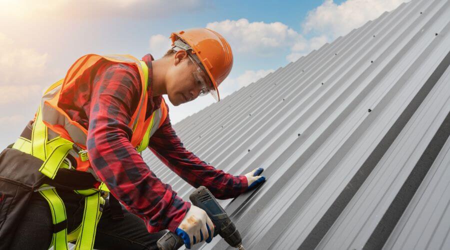 Professional gutter cleaning in Atkins, IA